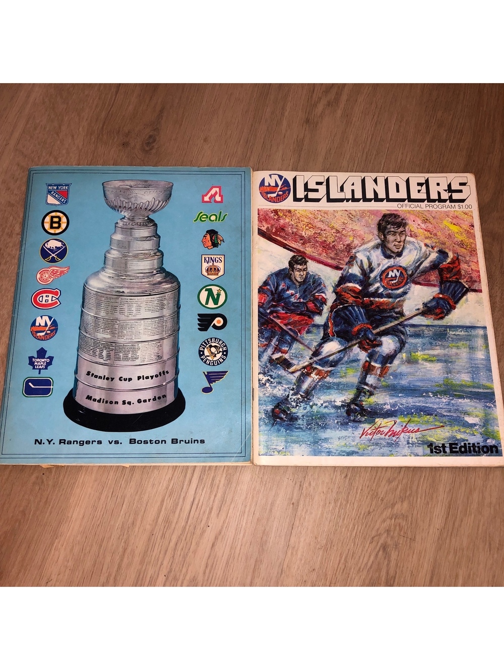 NEW YORK ISLANDERS 1ST EDITION HOCKEY PROGRAM SIGNED 1971-1972 + BRUINS RANGERS